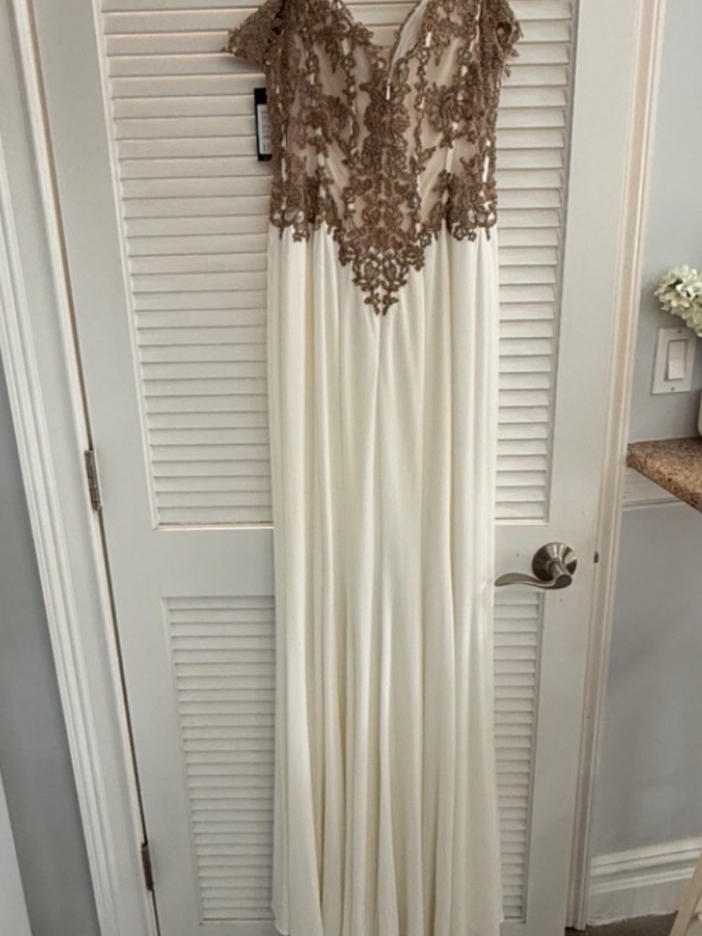 NWT Faviana Glamour S10001, ivory Rose, gold beaded gown, size 6 - Picture 5 of 5